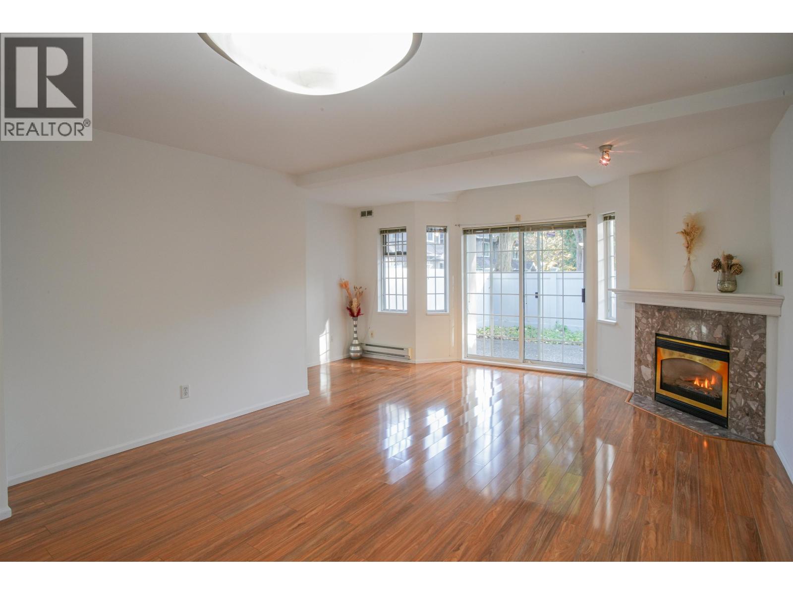 30 7128 18TH AVENUE - Photo 5 of 39, Burnaby, British Columbia