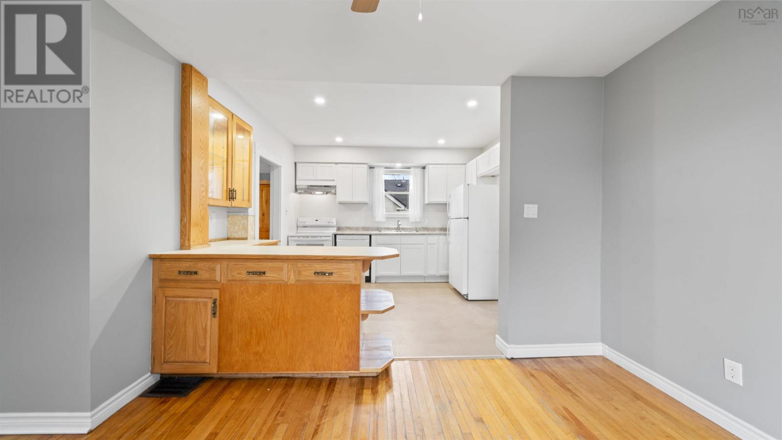 Property 21 of 36 of 62 Maple Avenue