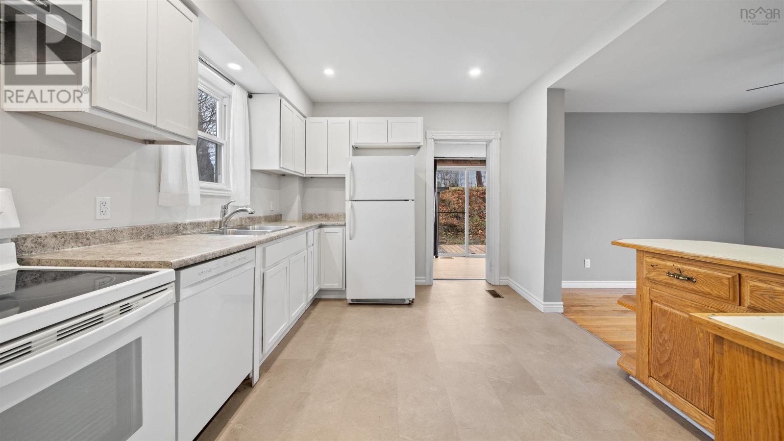 Property 33 of 36 of 62 Maple Avenue