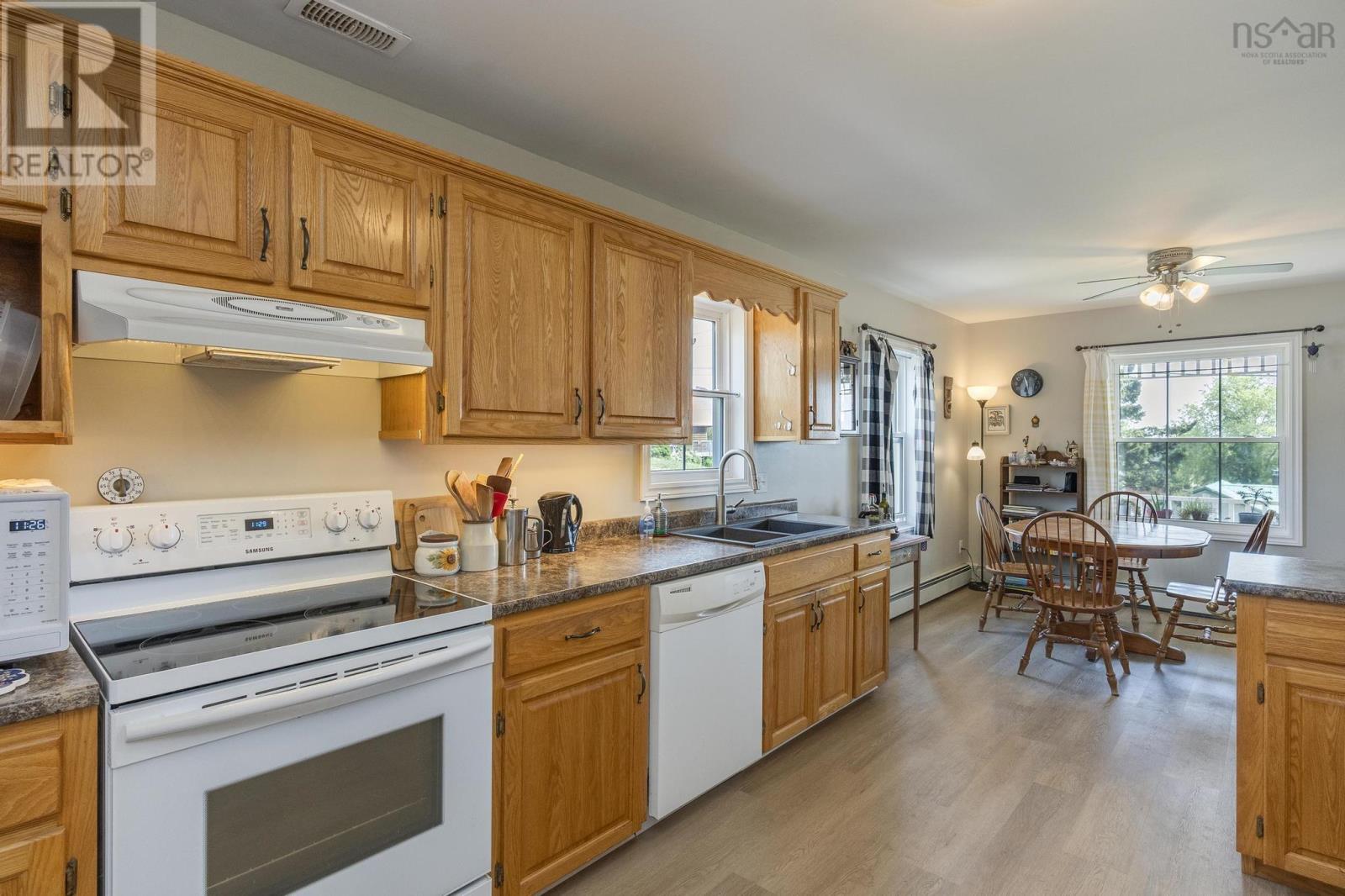 Property 22 of 47 of 33 West Street