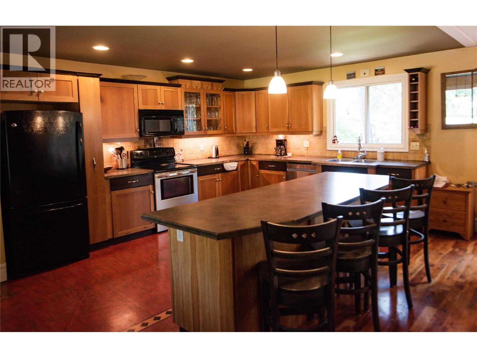 1306 SELKIRK DRIVE - 6