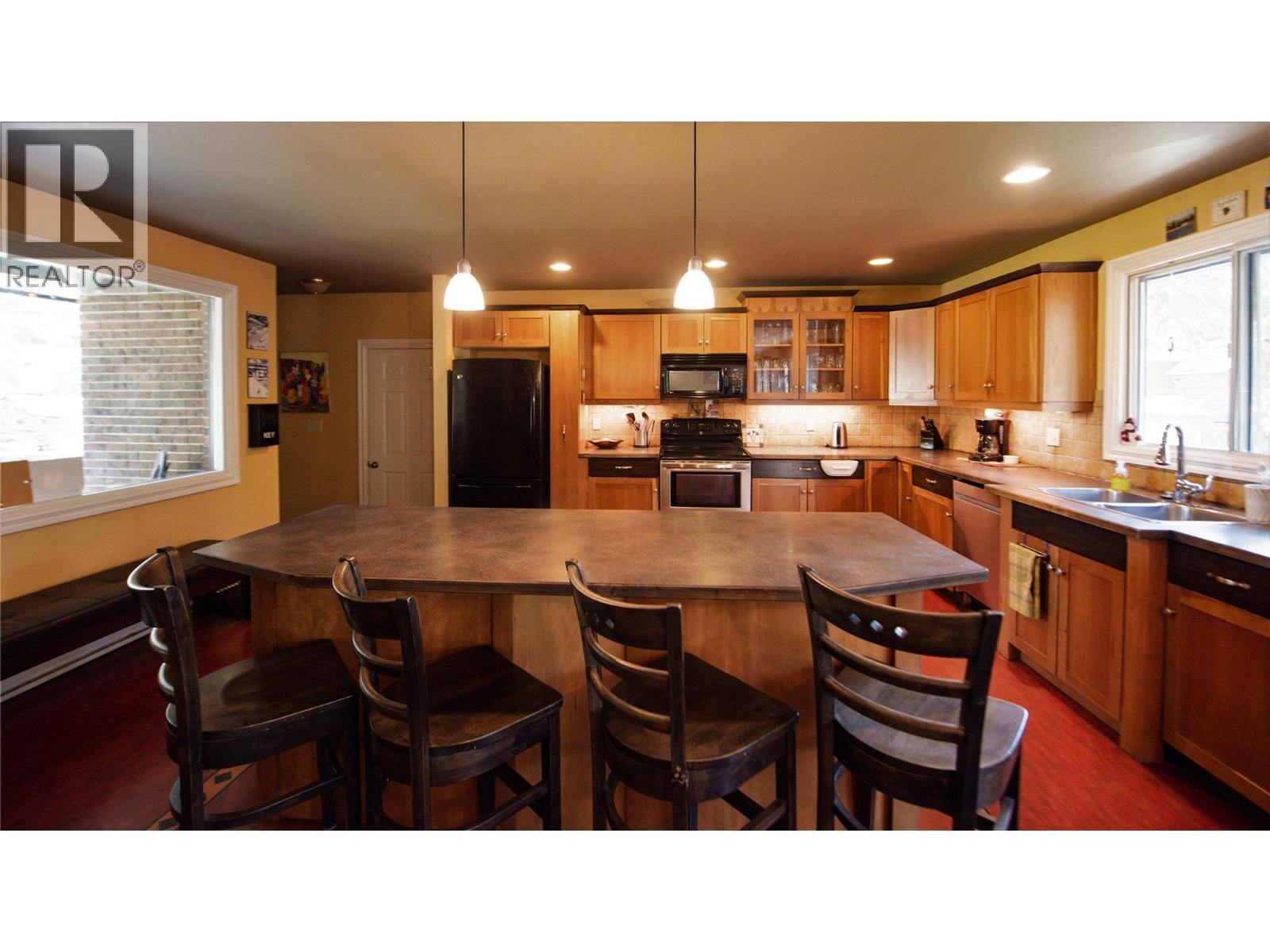 1306 SELKIRK DRIVE - 8