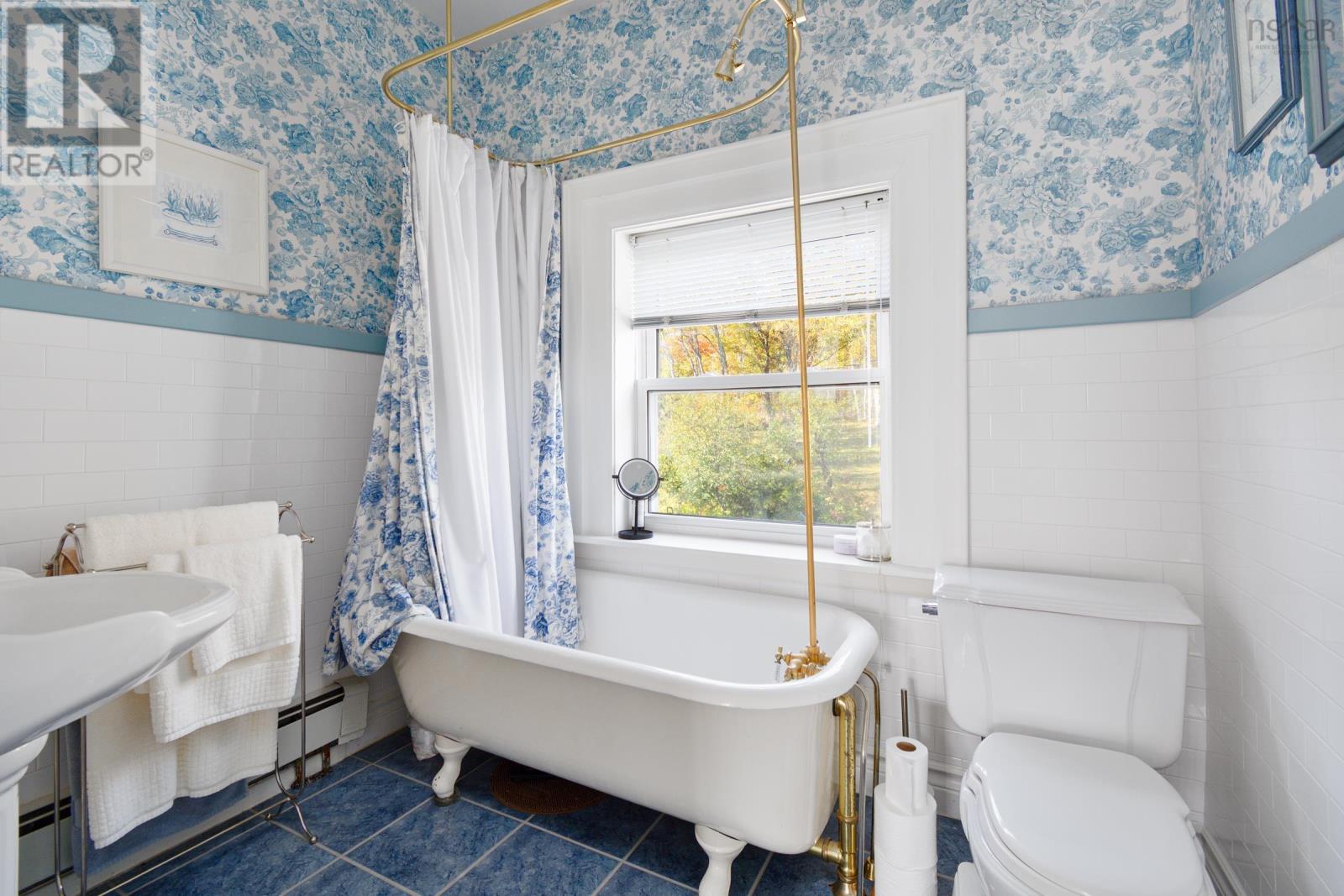 Property 40 of 49 of 516 Purves Street