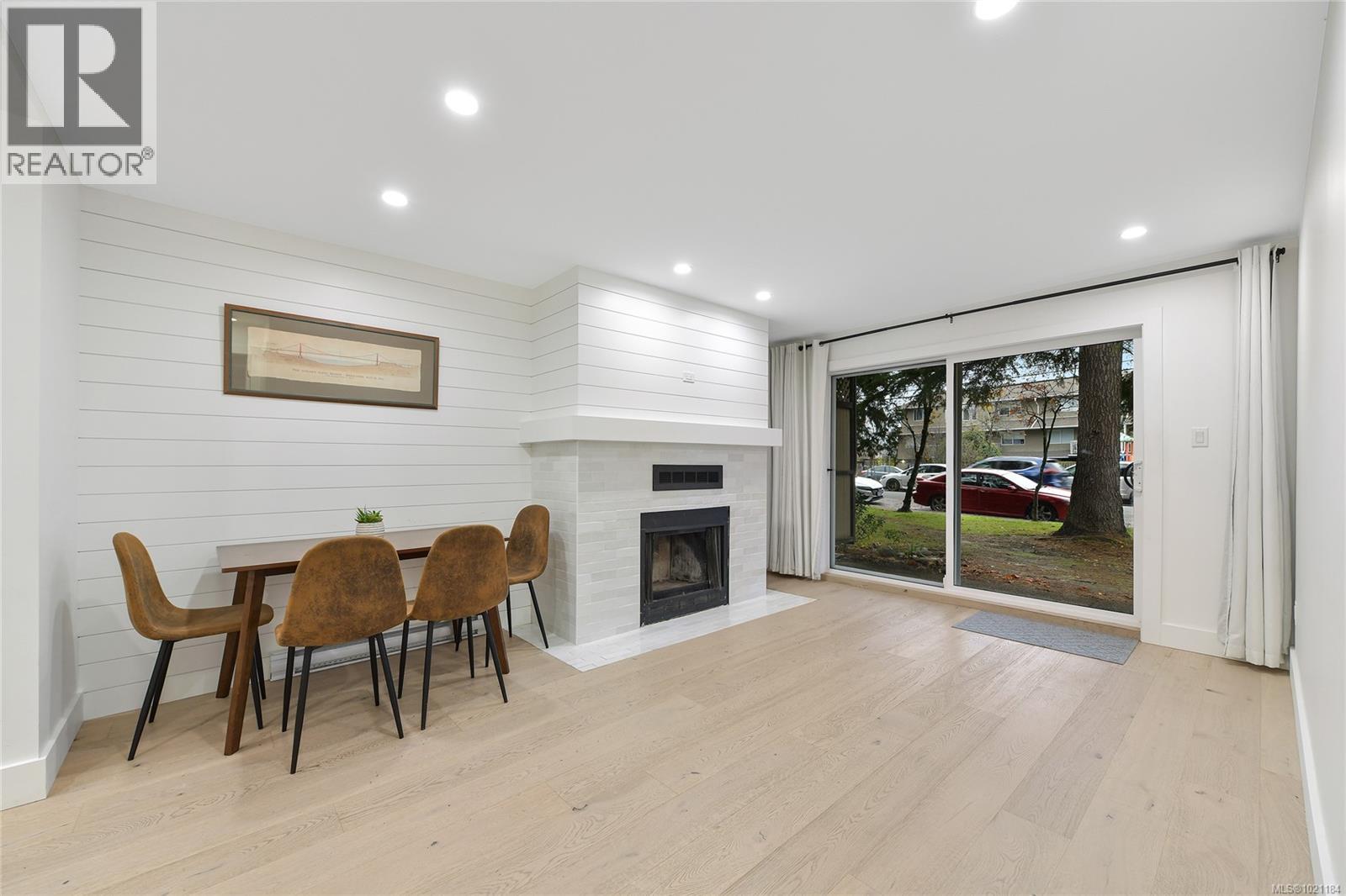 105 3215 Alder Street, Saanich