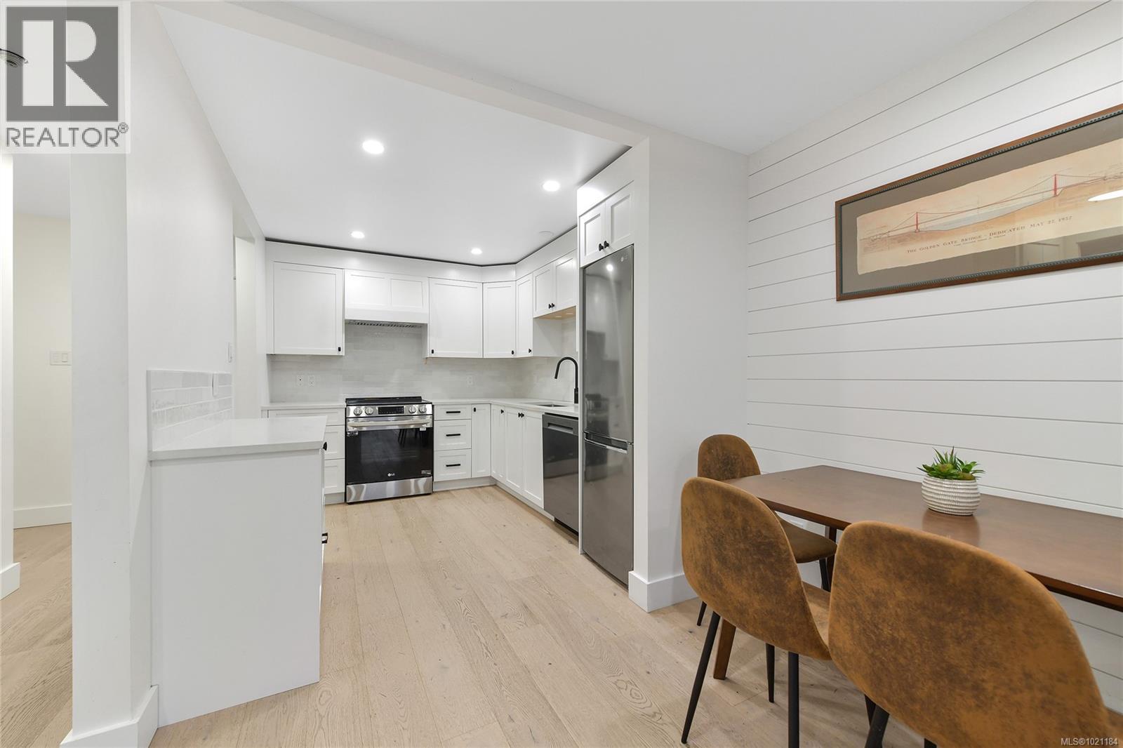 105 3215 Alder Street, Saanich