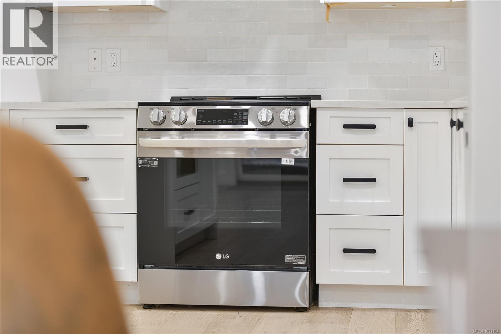 105 3215 Alder Street, Saanich