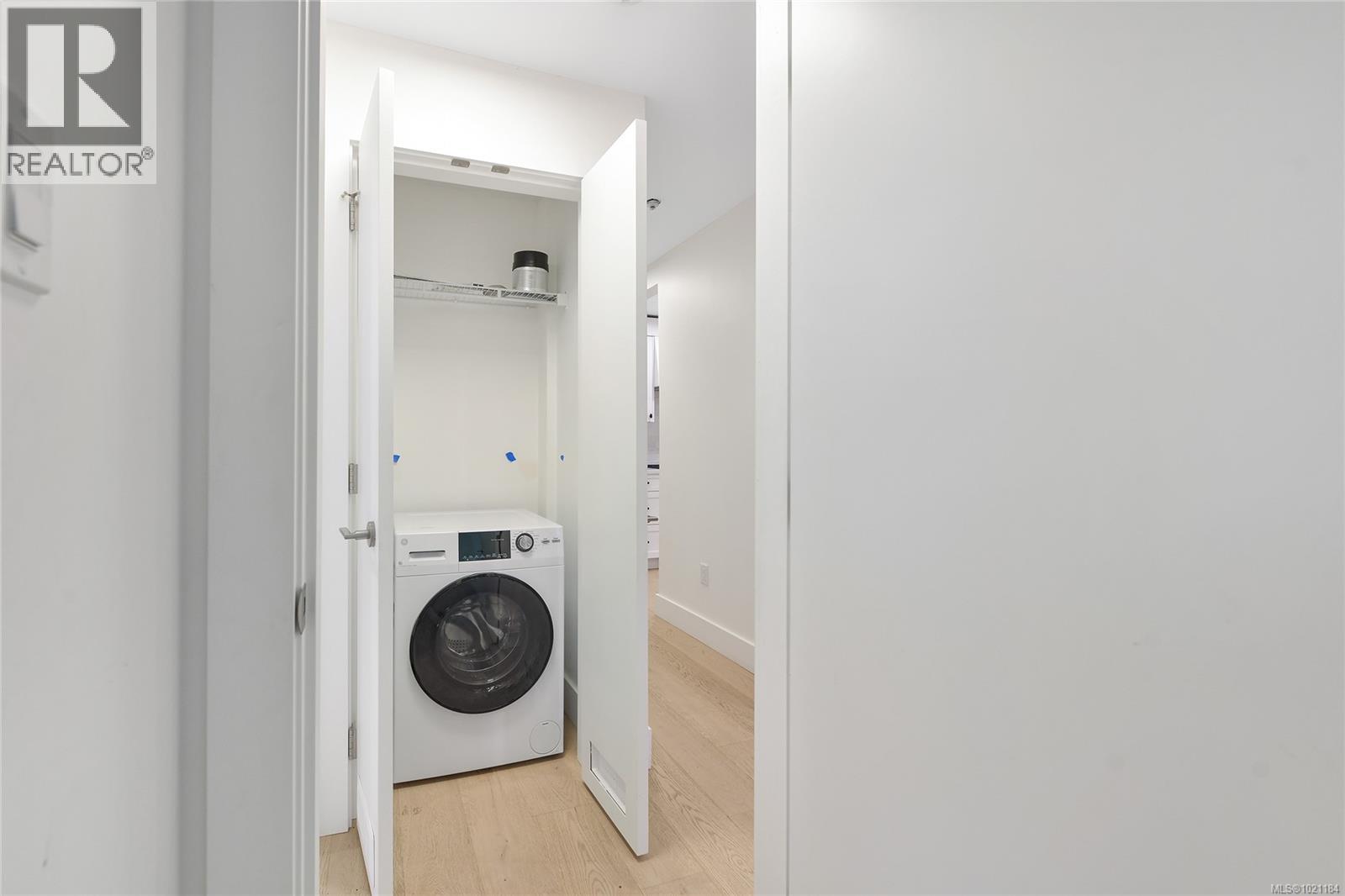 105 3215 Alder Street, Saanich