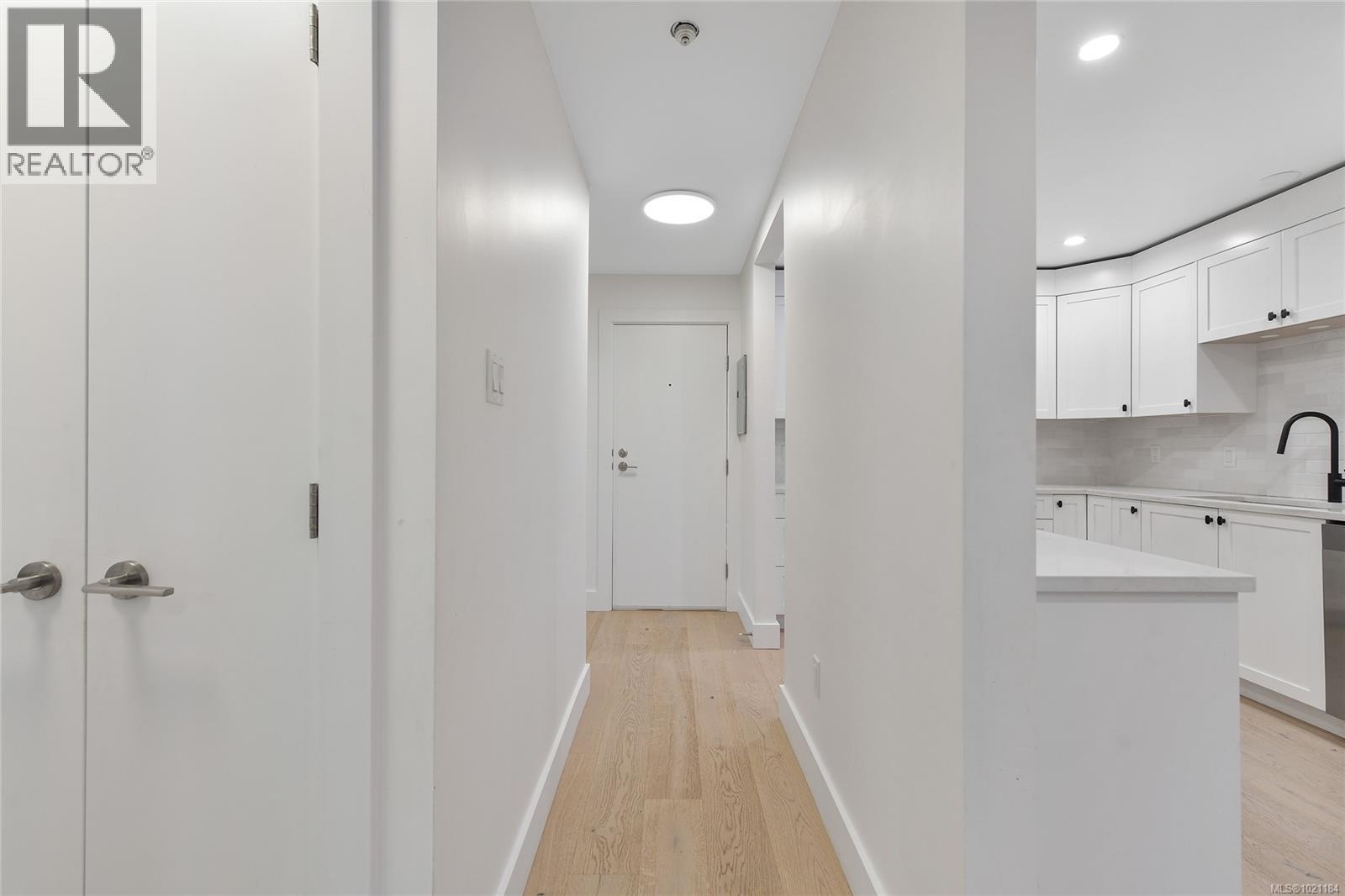 105 3215 Alder Street, Saanich