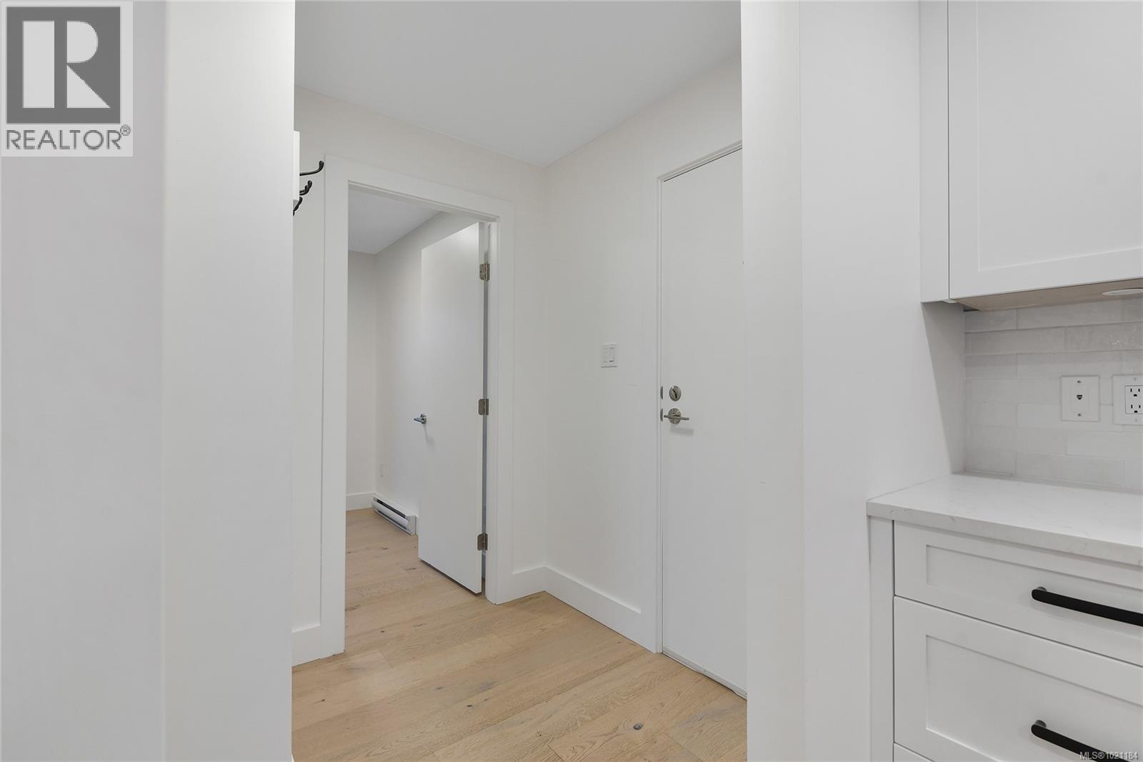 105 3215 Alder Street, Saanich