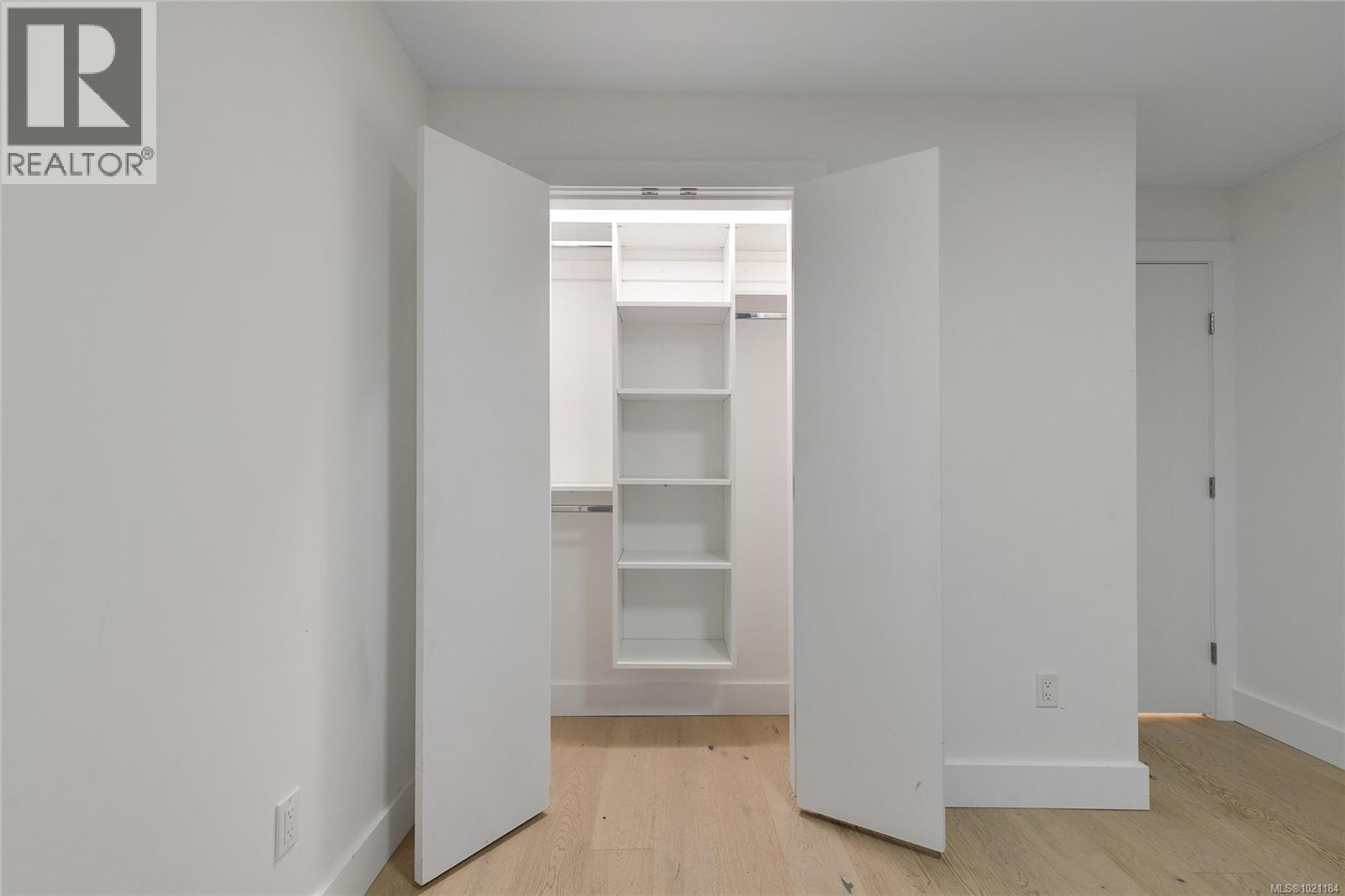 105 3215 Alder Street, Saanich