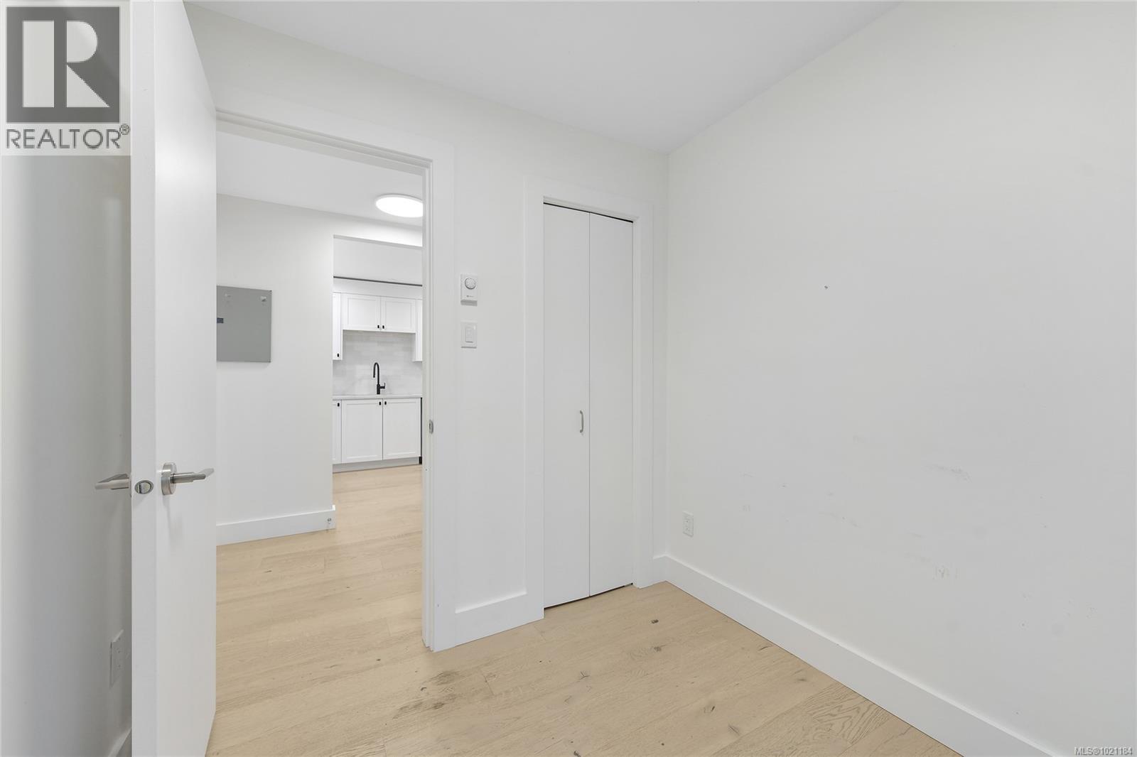 105 3215 Alder Street, Saanich