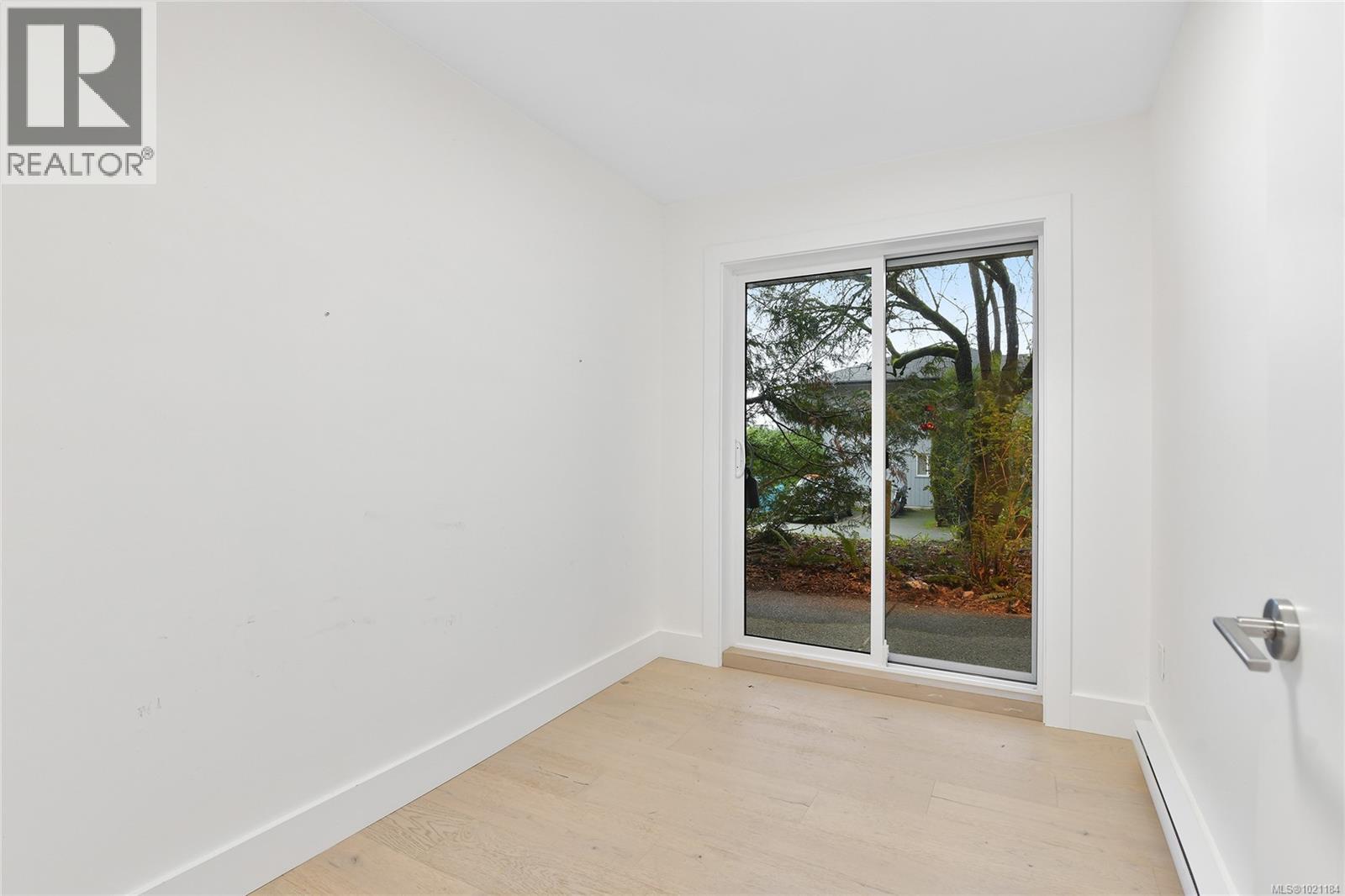 105 3215 Alder Street, Saanich