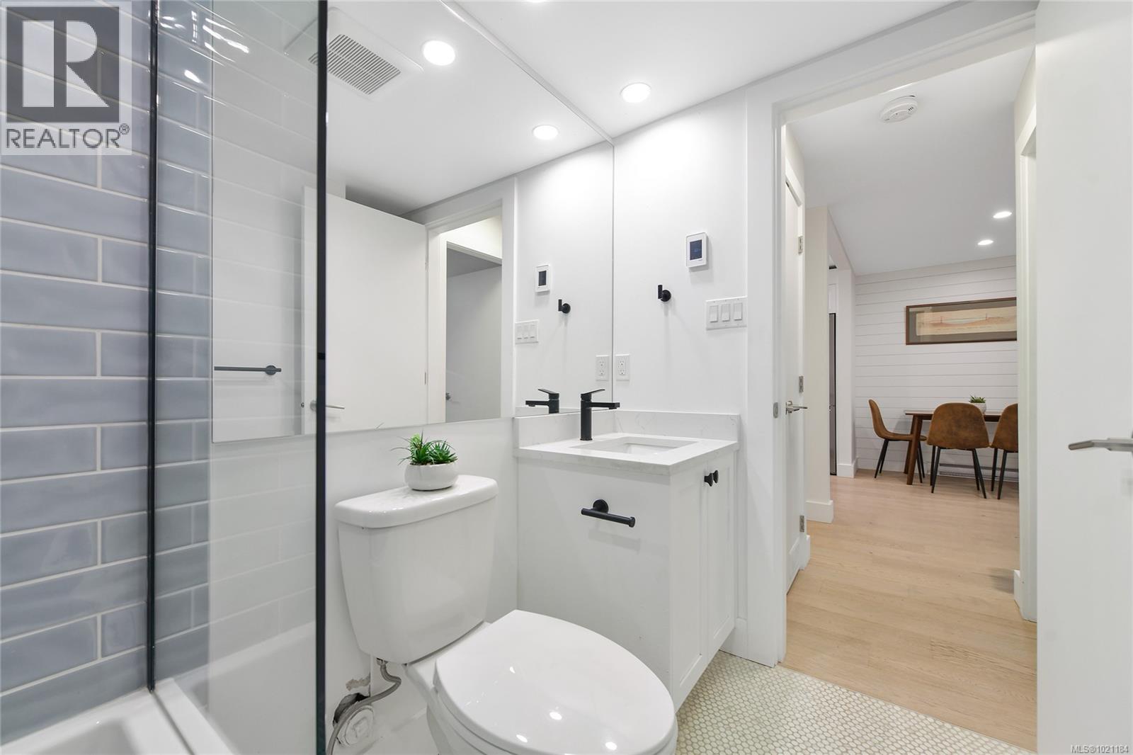 105 3215 Alder Street, Saanich