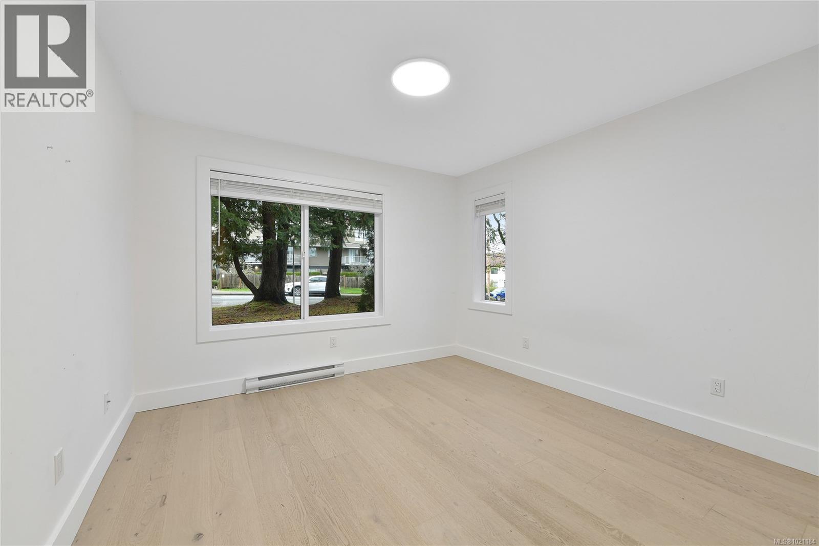 105 3215 Alder Street, Saanich