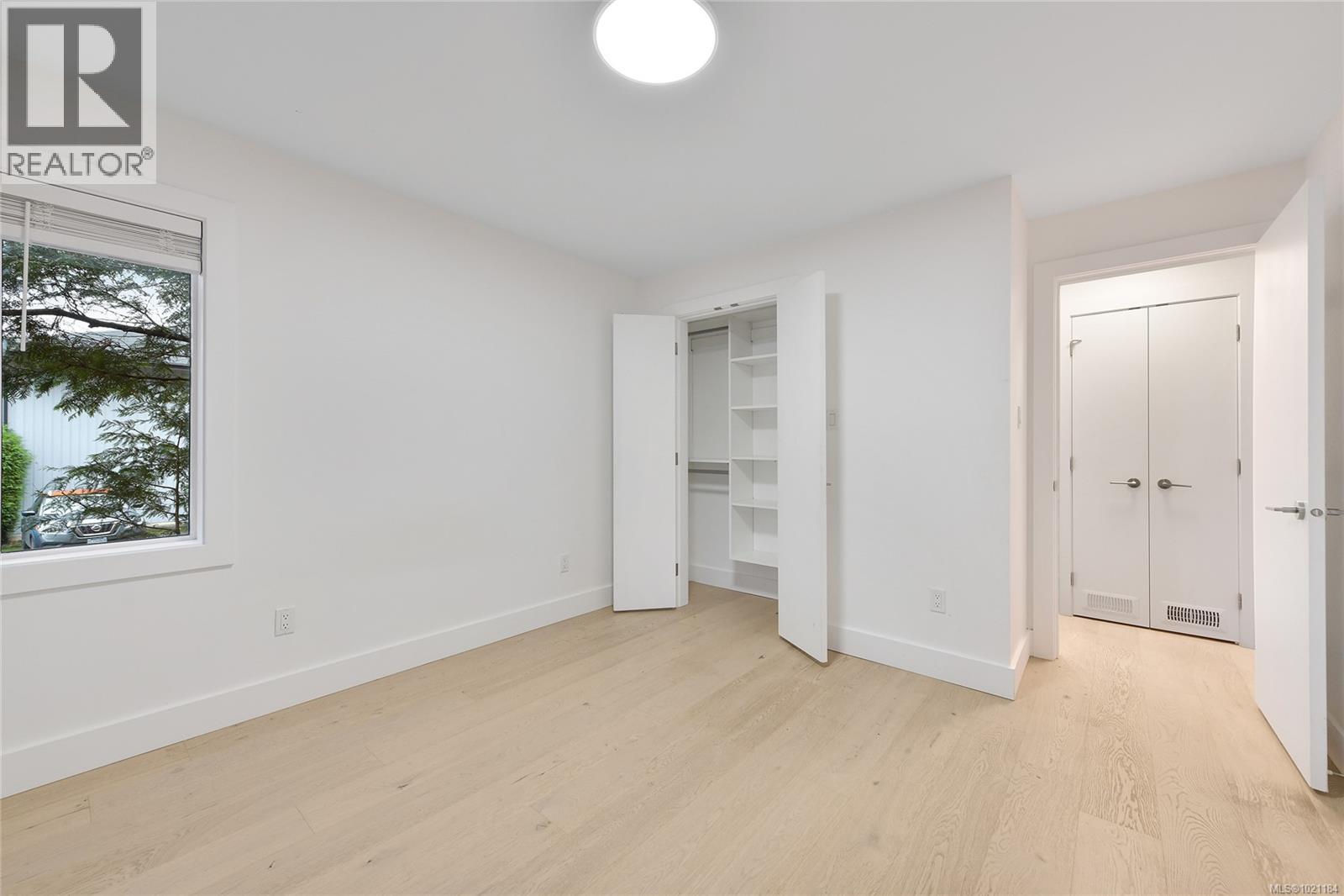 105 3215 Alder Street, Saanich