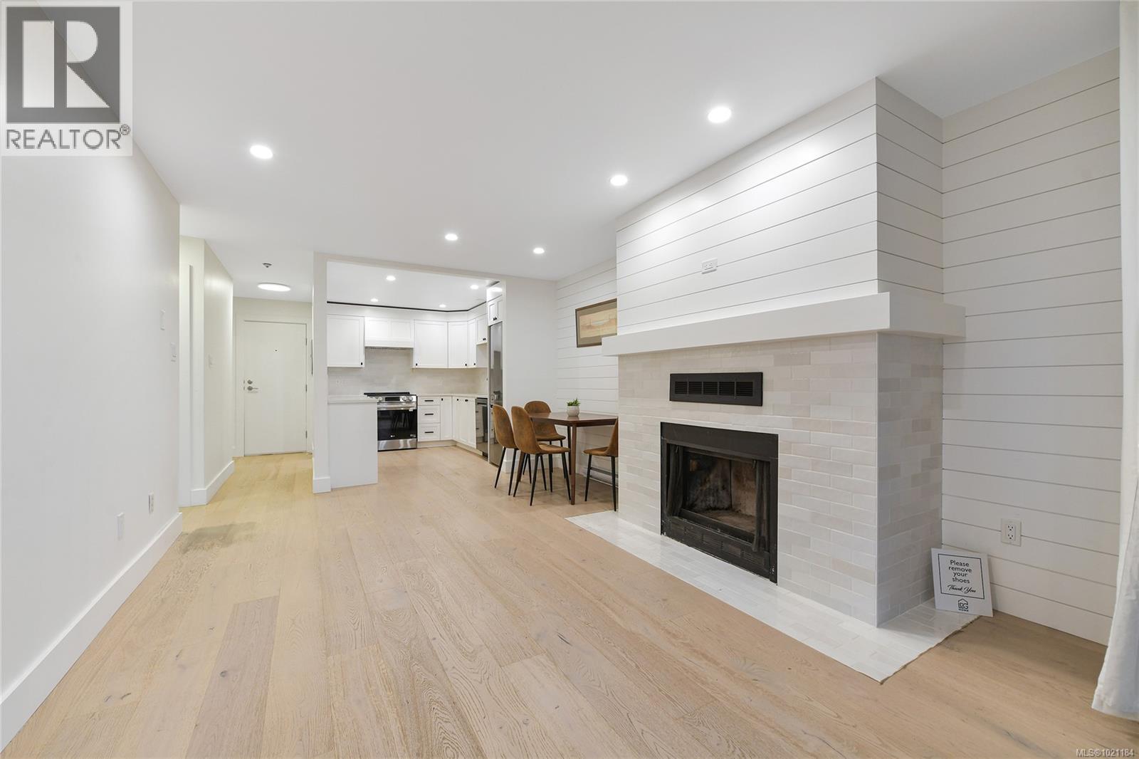 105 3215 Alder Street, Saanich