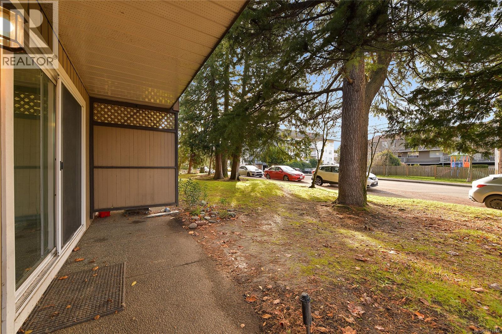105 3215 Alder Street, Saanich