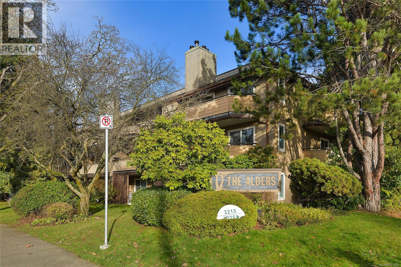 105 3215 Alder Street, Saanich