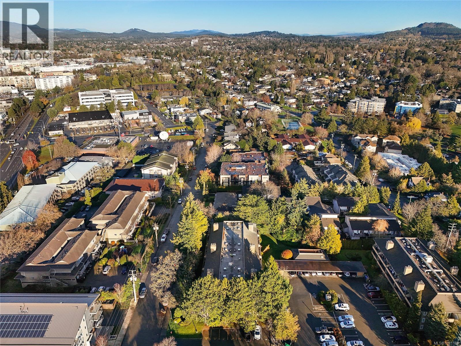 105 3215 Alder Street, Saanich