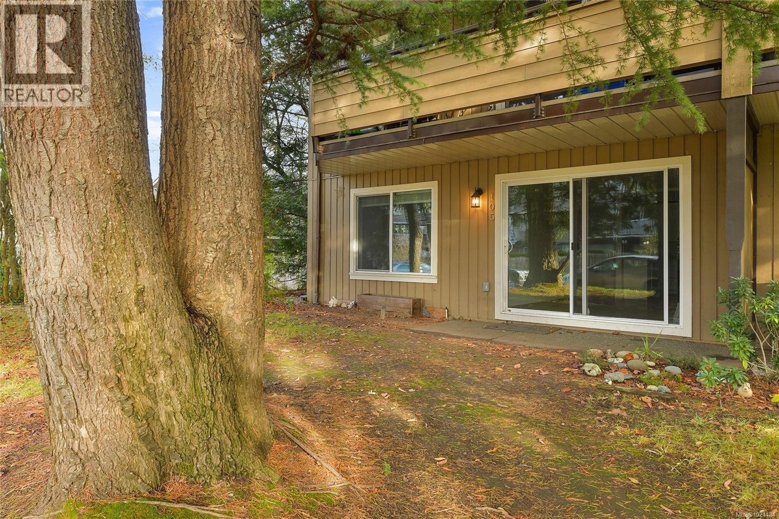 105 3215 Alder Street, Saanich