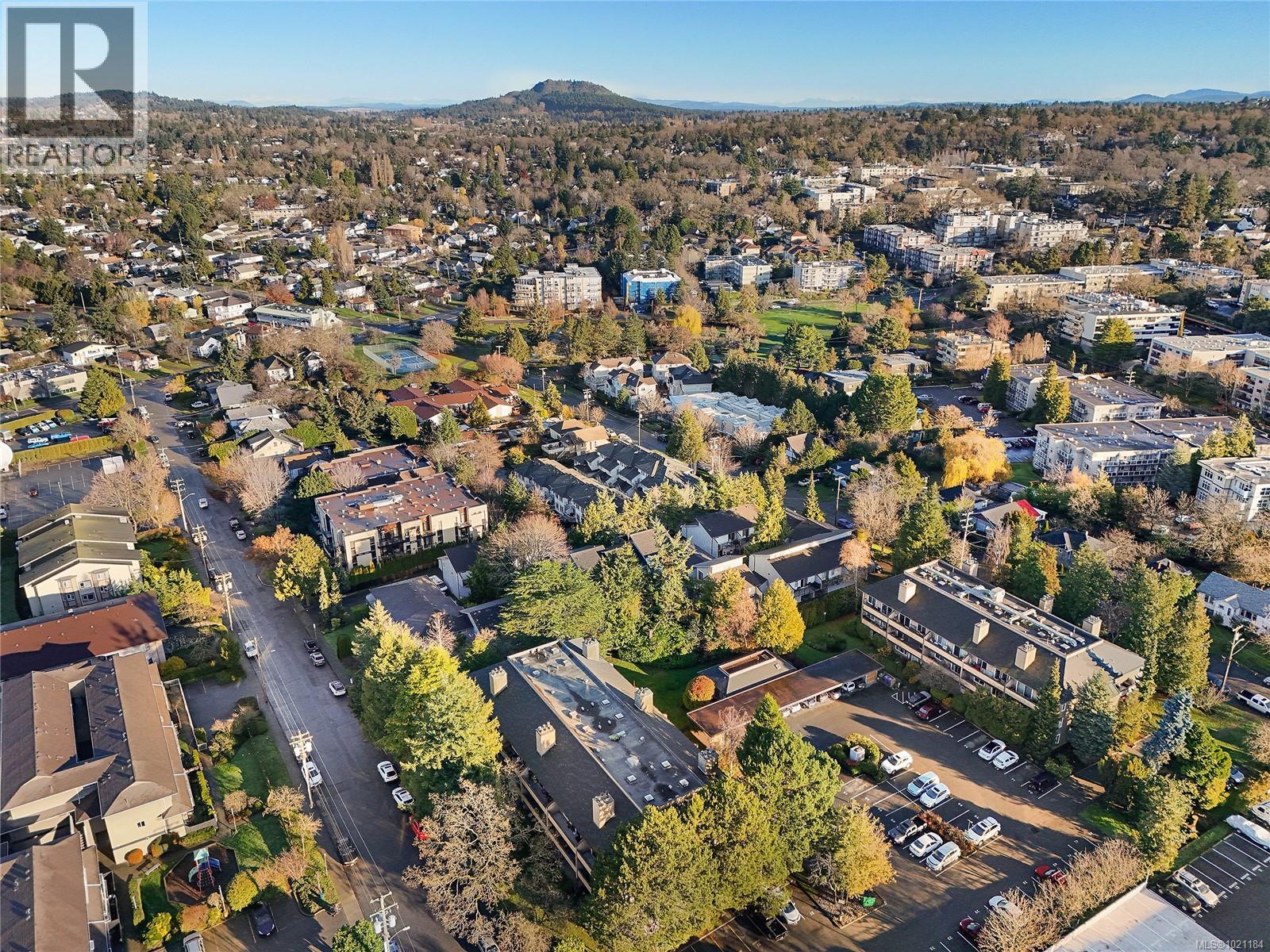 105 3215 Alder Street, Saanich