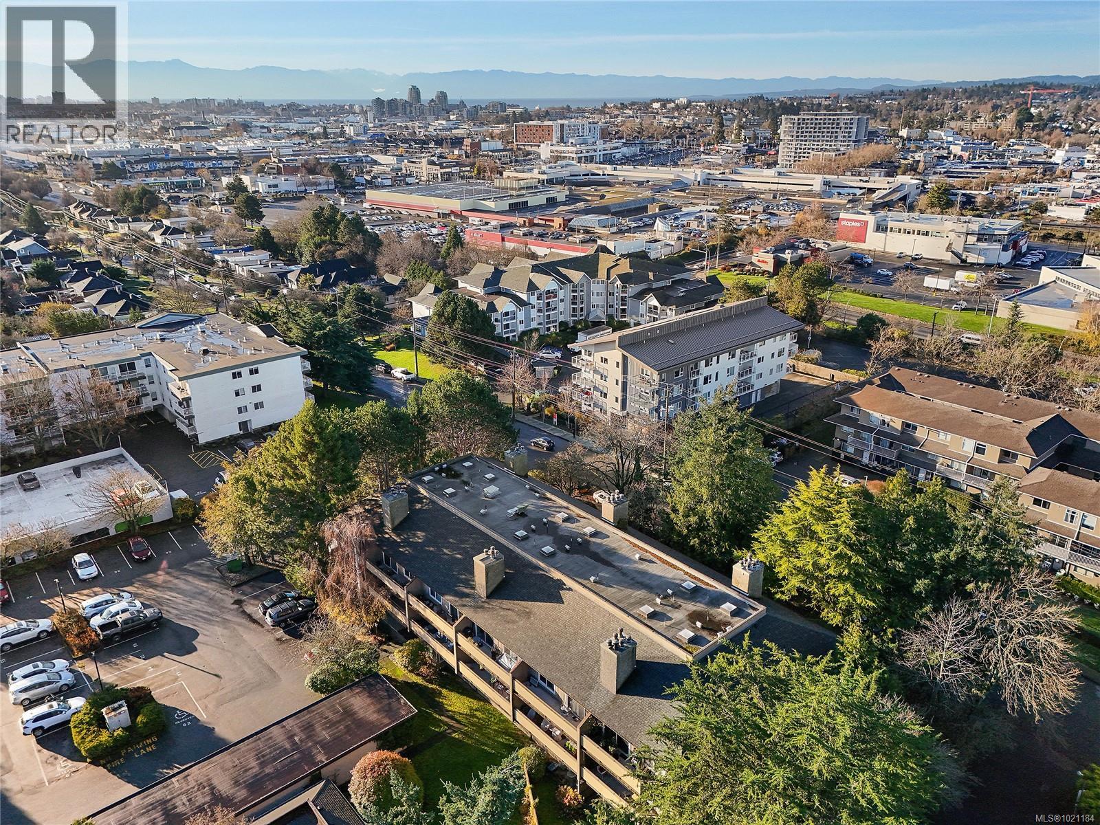 105 3215 Alder Street, Saanich