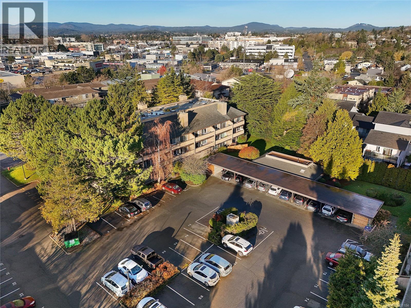 105 3215 Alder Street, Saanich