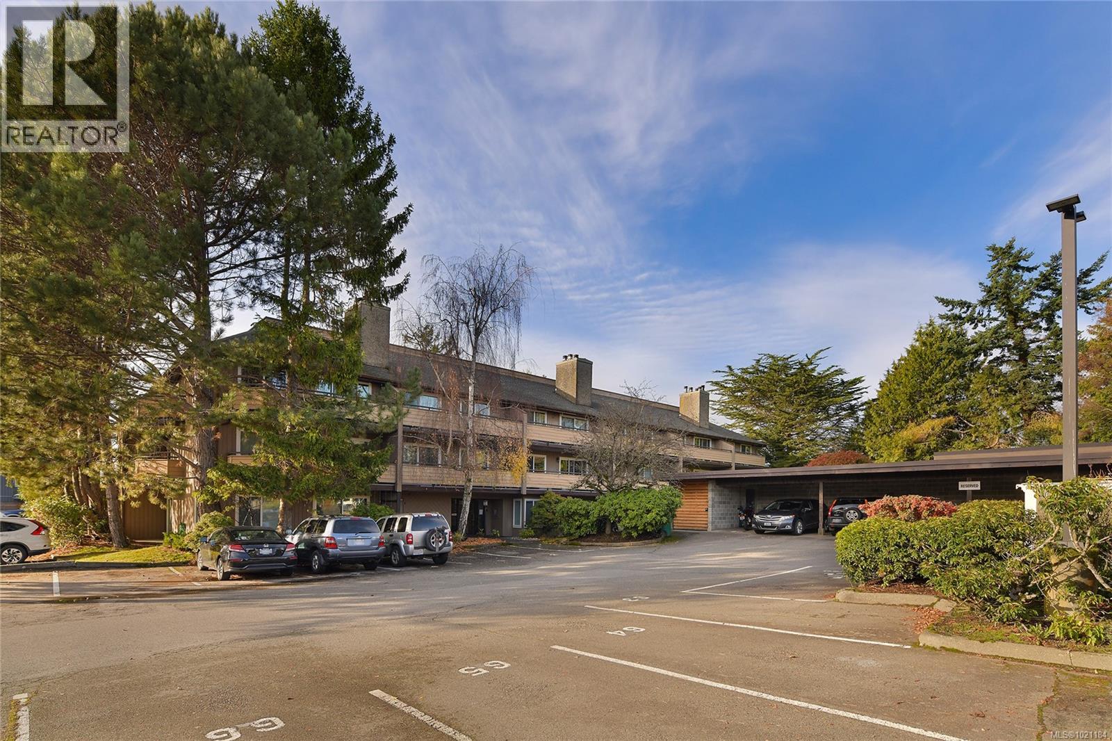 105 3215 Alder Street, Saanich