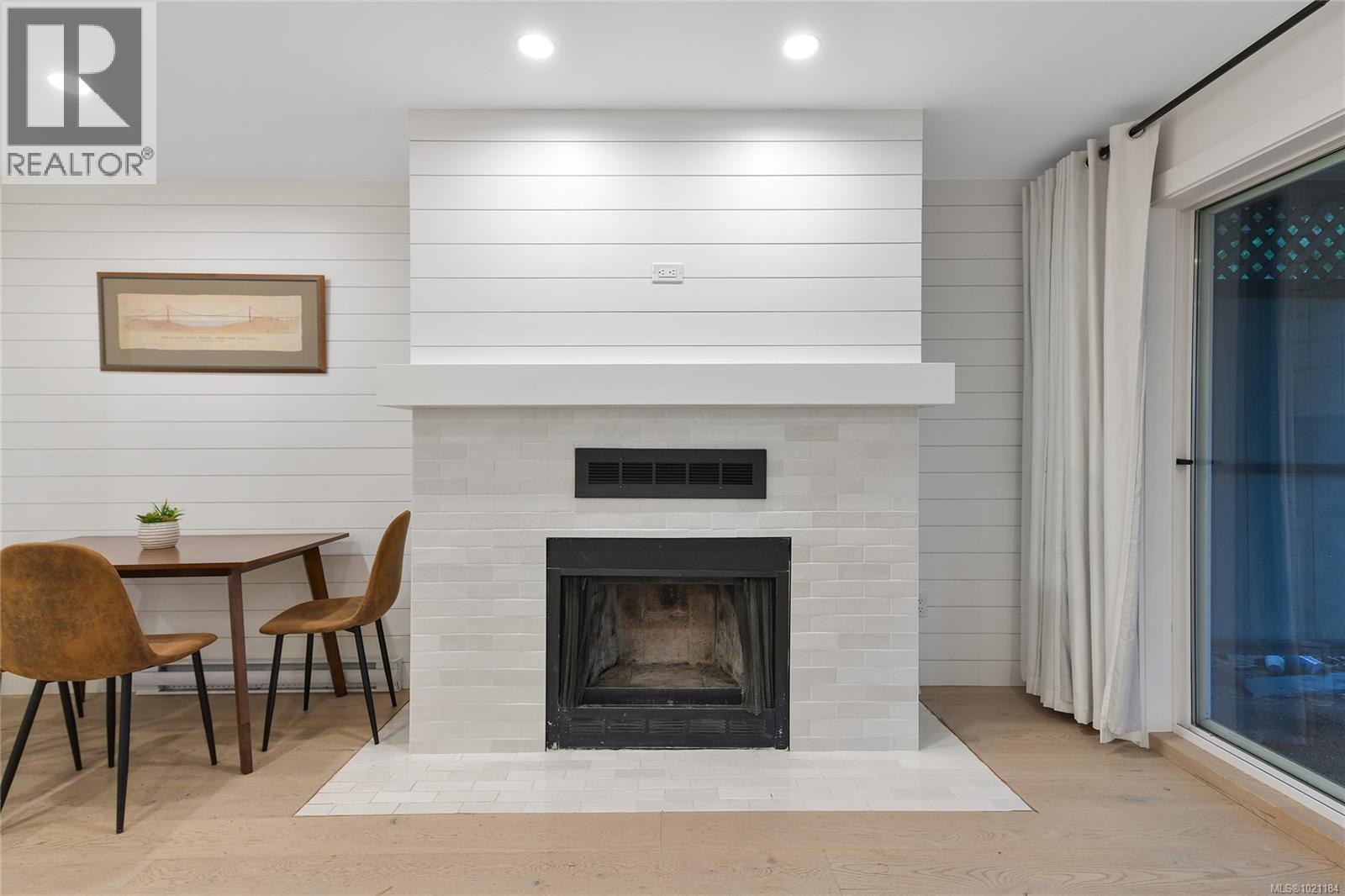 105 3215 Alder Street, Saanich