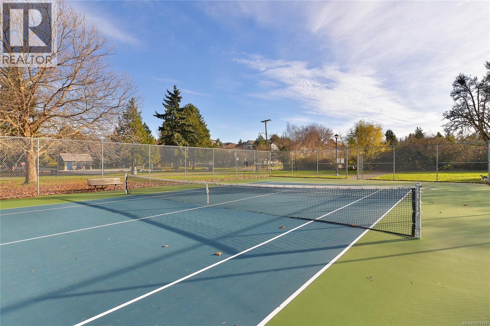 105 3215 Alder Street, Saanich