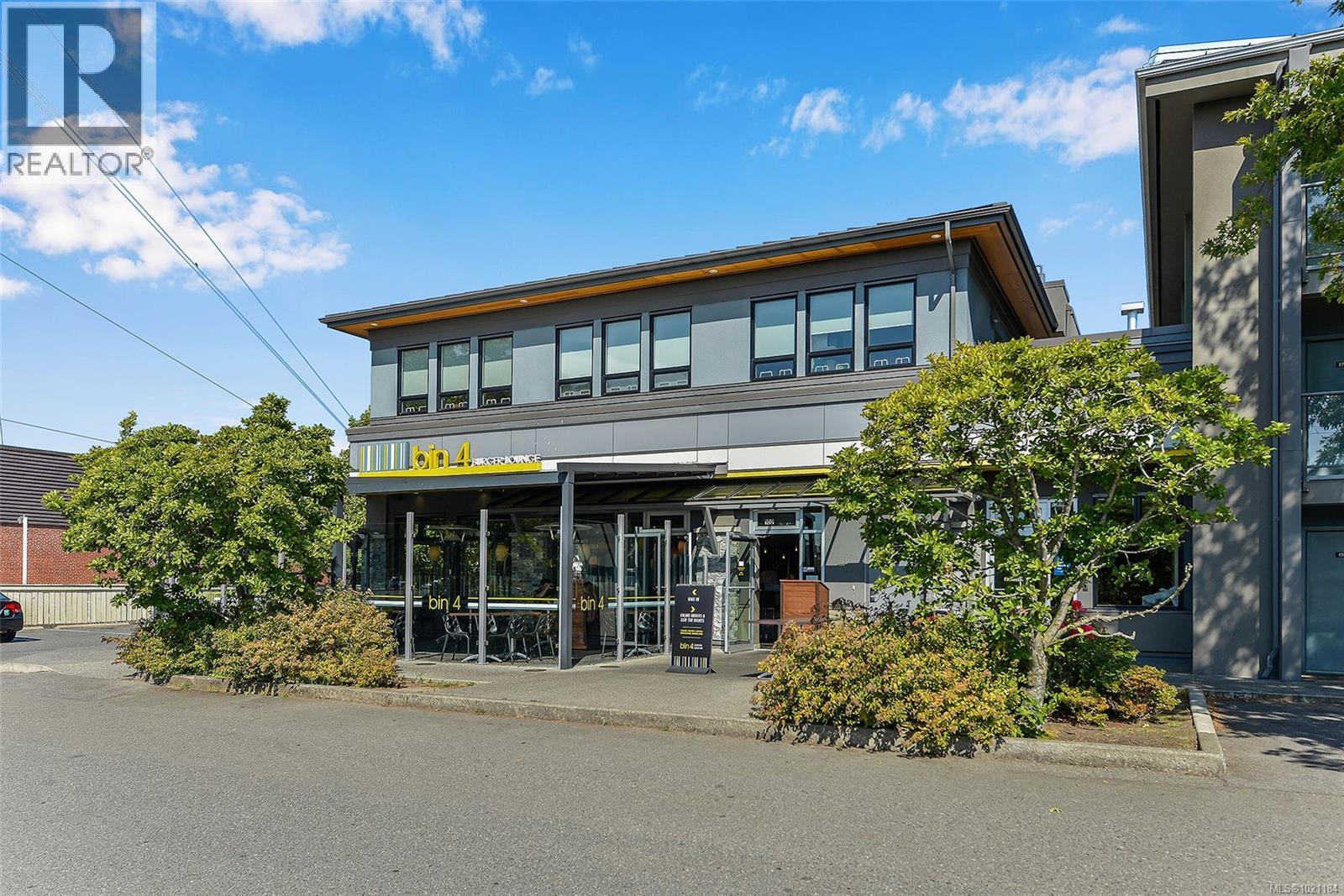 105 3215 Alder Street, Saanich