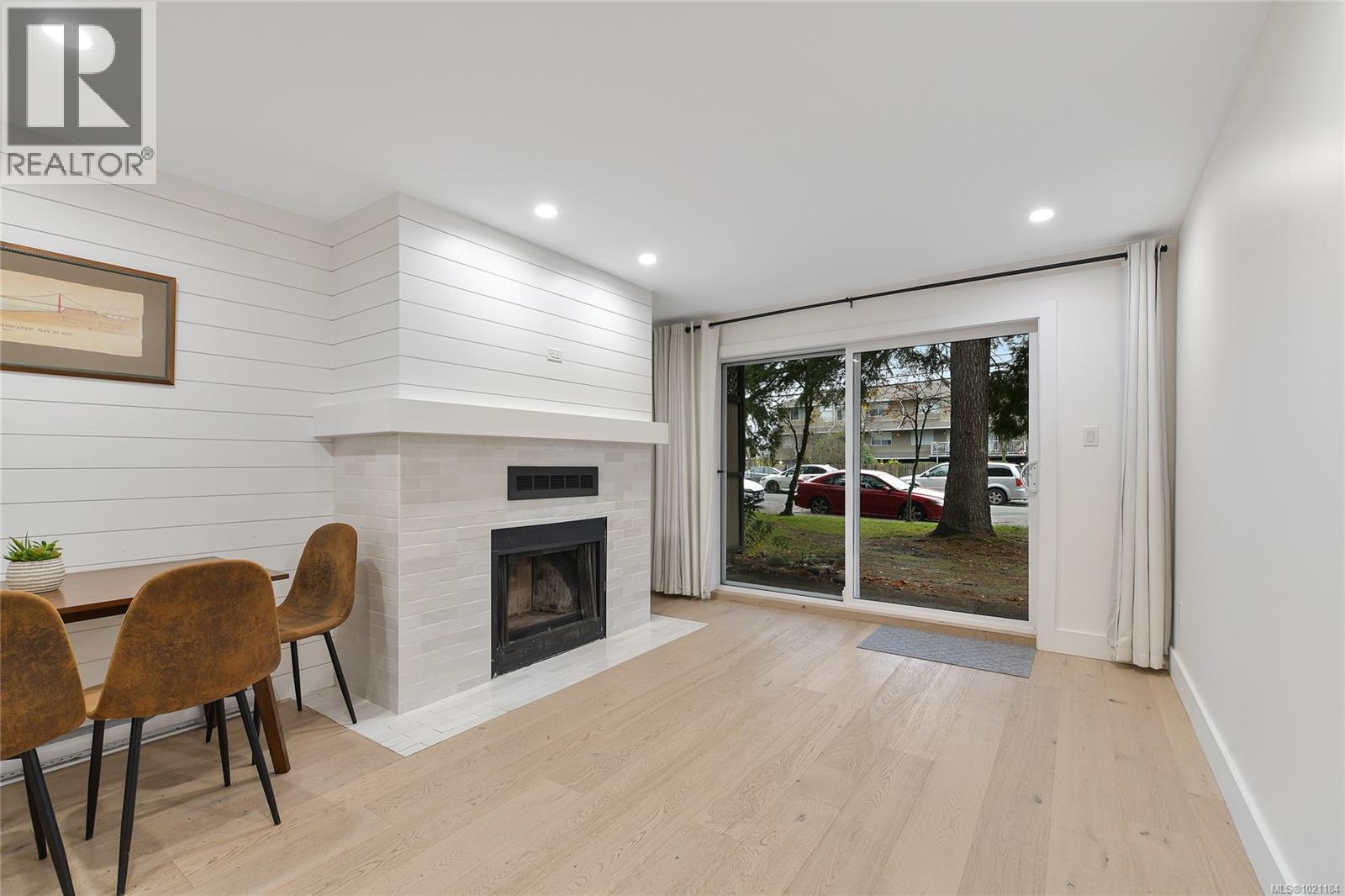 105 3215 Alder Street, Saanich