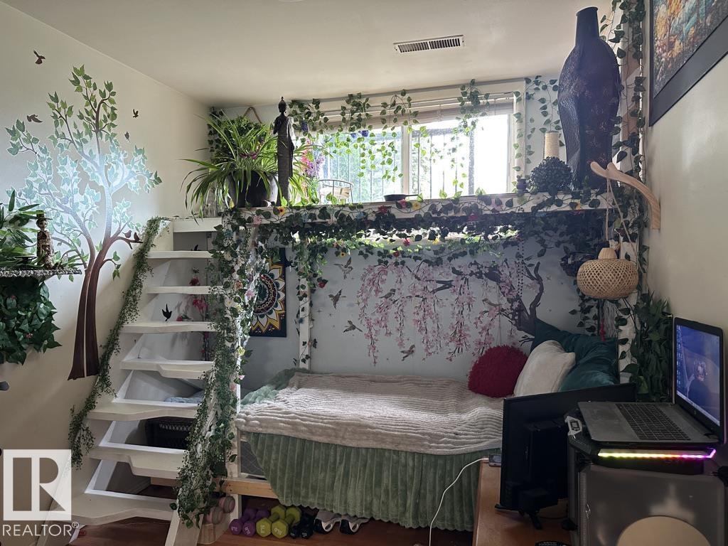 Single Family House Bungalow for Sale in /  AV NW Edmonton 