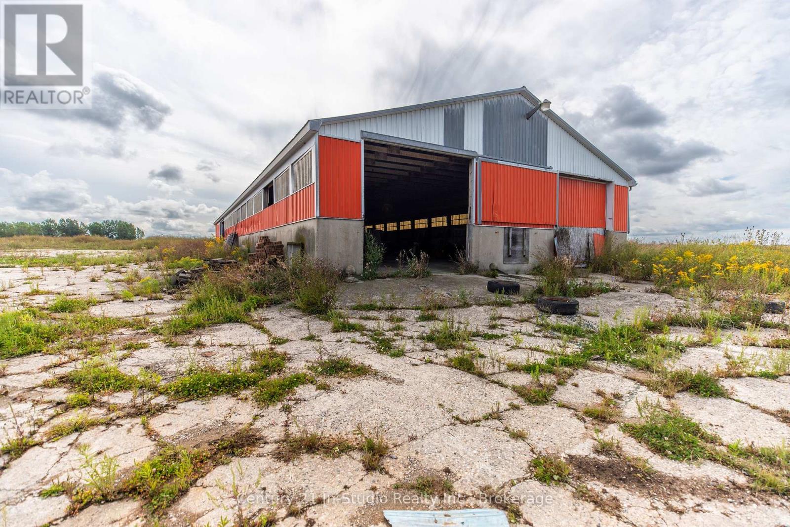 2231 BRUCE ROAD 40