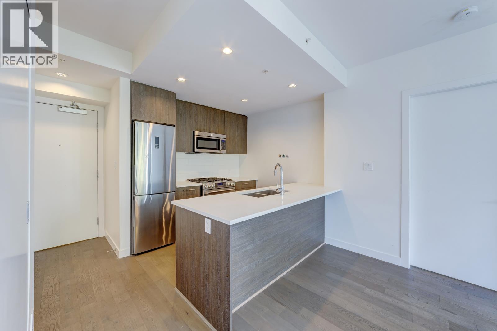 9XX-9060 UNIVERSITY Crescent