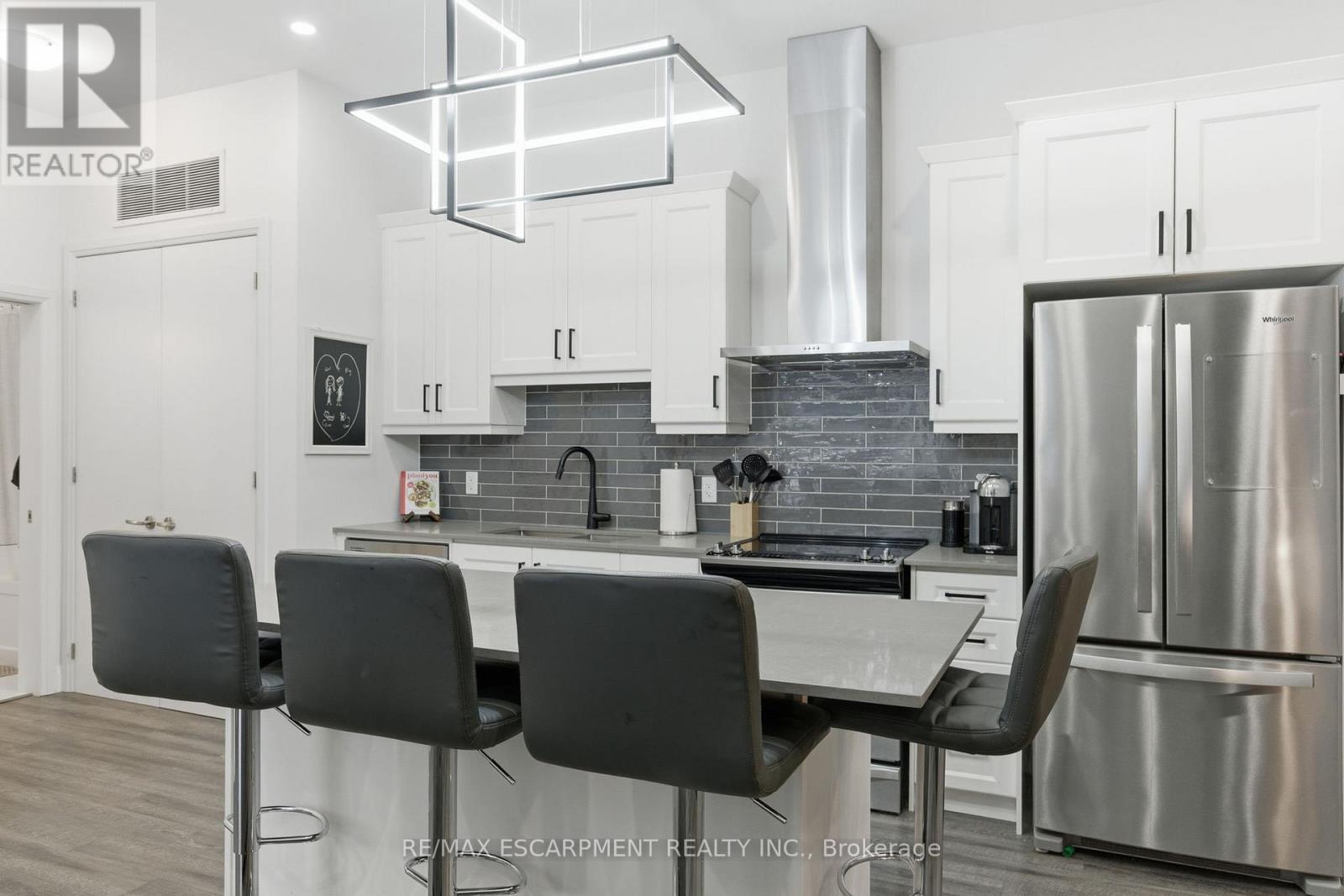 Single Family House for Sale in    REDFERN AVENUE Hamilton (Mountview) 