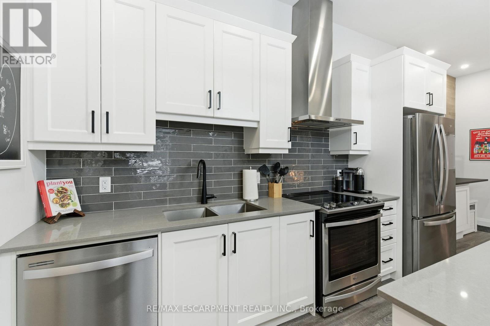 Single Family House for Sale in    REDFERN AVENUE Hamilton (Mountview) 