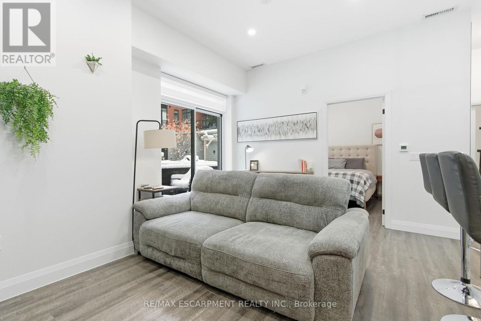 Single Family House for Sale in    REDFERN AVENUE Hamilton (Mountview) 