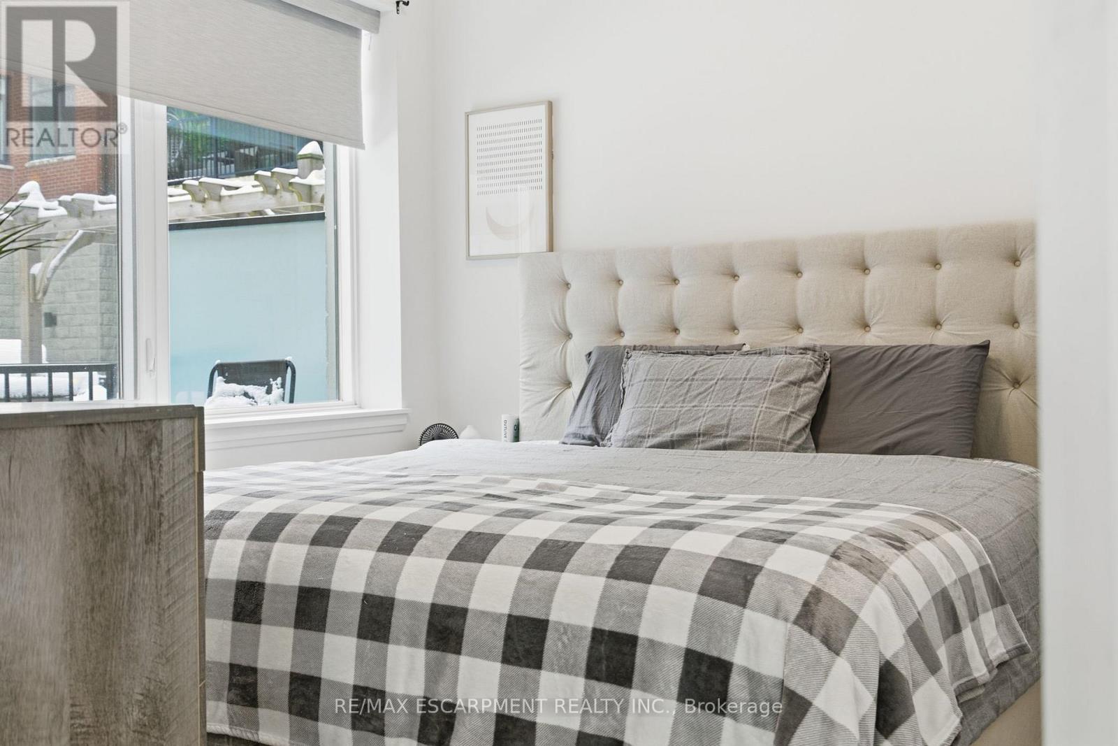 Single Family House for Sale in    REDFERN AVENUE Hamilton (Mountview) 