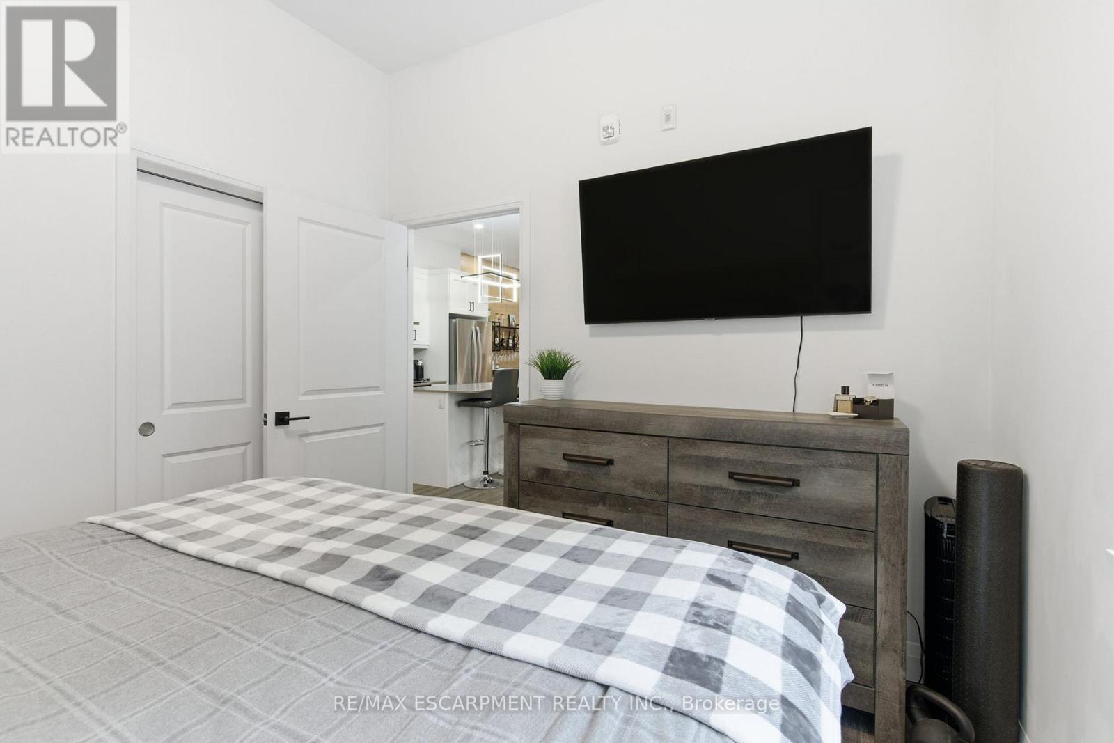 Single Family House for Sale in    REDFERN AVENUE Hamilton (Mountview) 