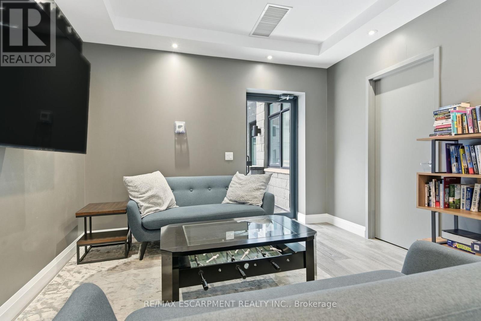 Single Family House for Sale in    REDFERN AVENUE Hamilton (Mountview) 