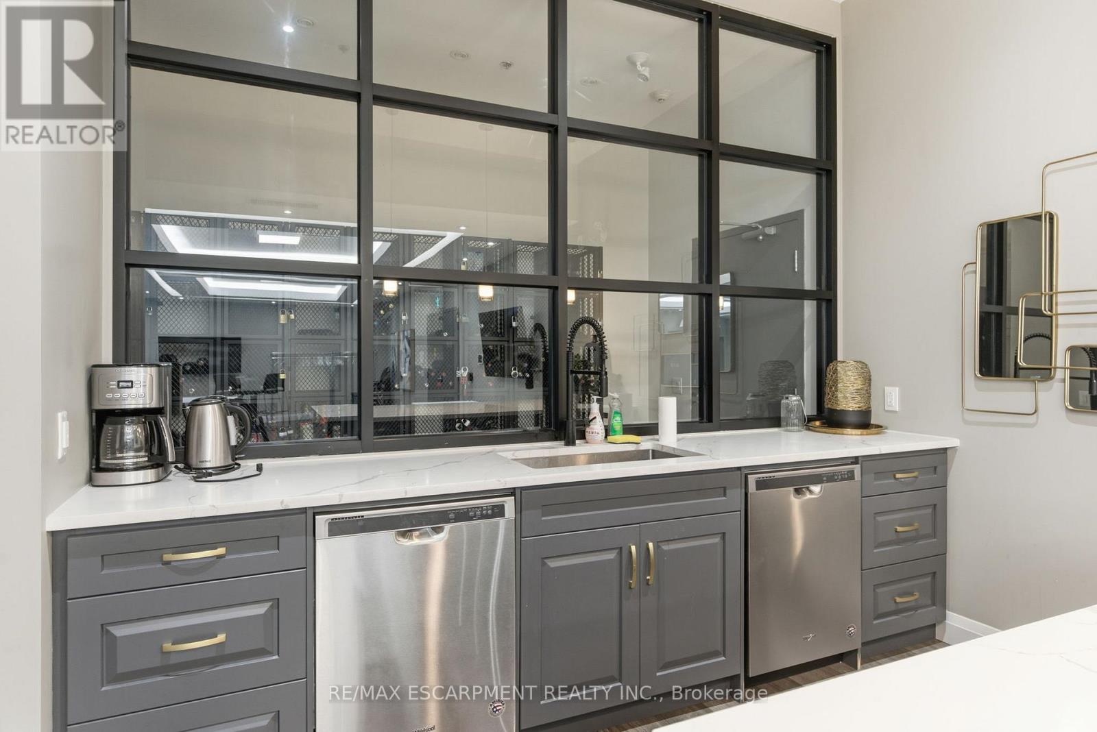 Single Family House for Sale in    REDFERN AVENUE Hamilton (Mountview) 