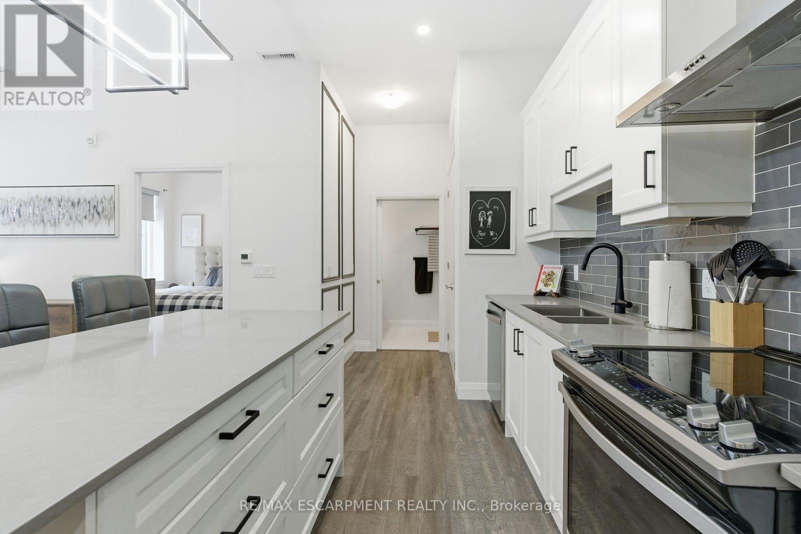 Single Family House for Sale in    REDFERN AVENUE Hamilton (Mountview) 