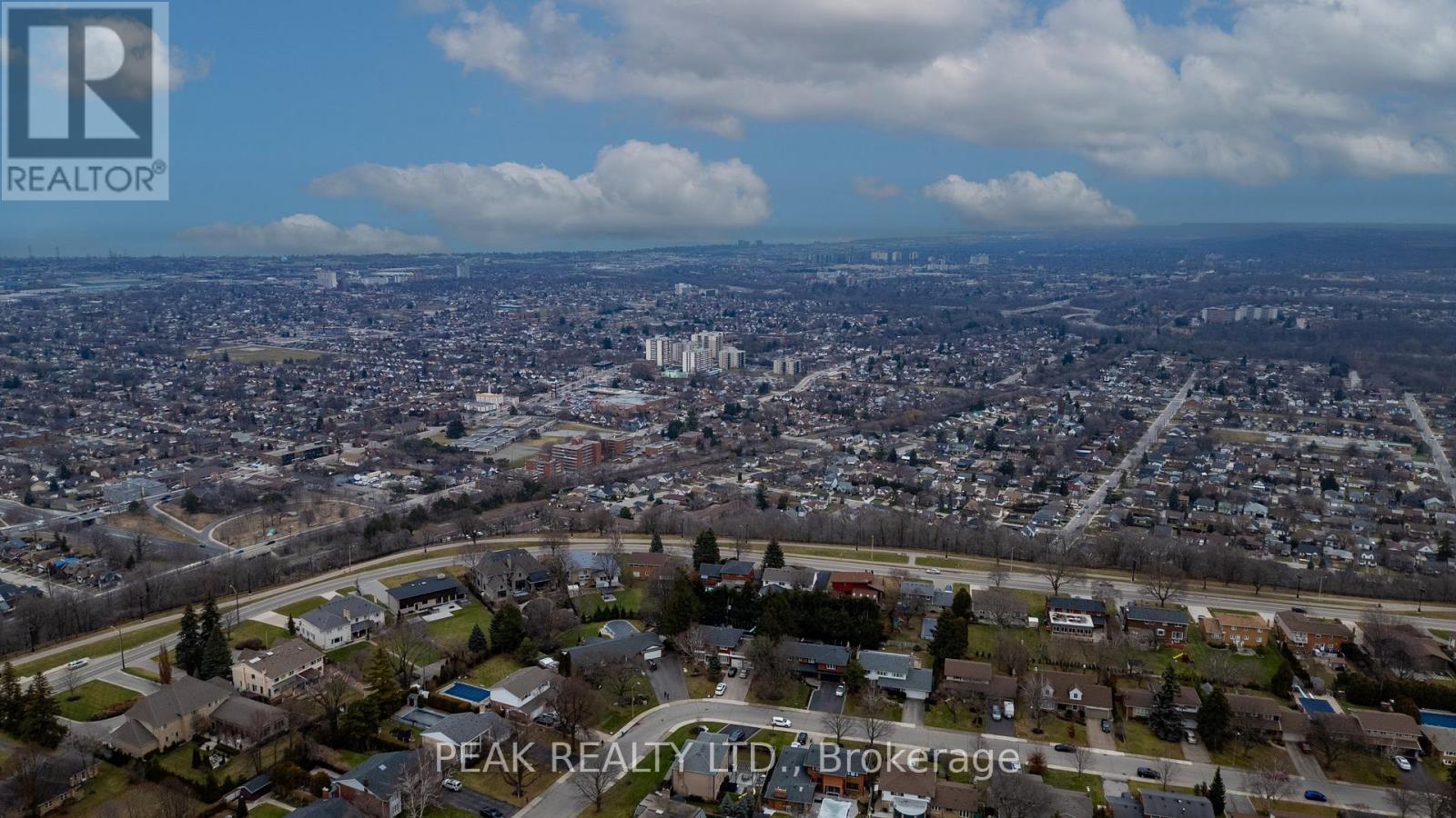 Single Family House Bungalow for Sale in  EDGEWOOD AVENUE Hamilton (Sherwood) 