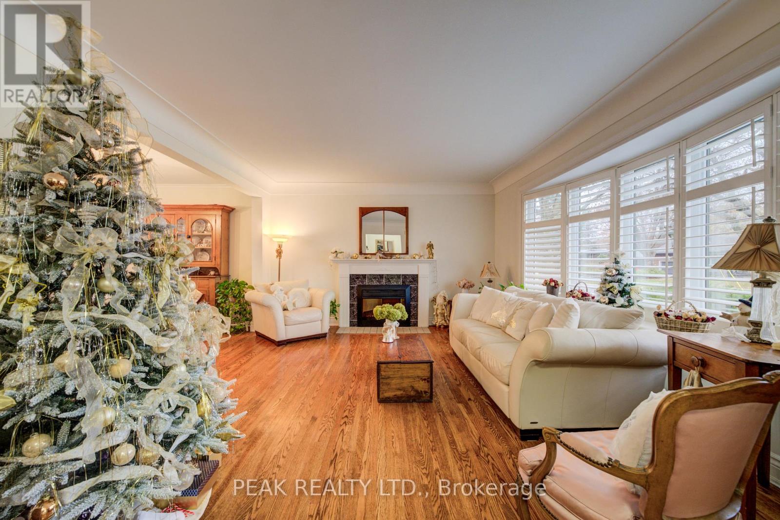 Single Family House Bungalow for Sale in  EDGEWOOD AVENUE Hamilton (Sherwood) 