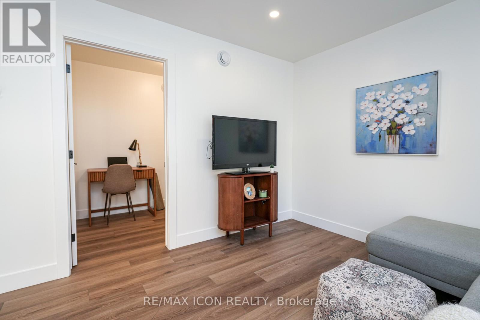 Single Family House for Sale in    ARDROSS STREET North Middlesex (Parkhill) 