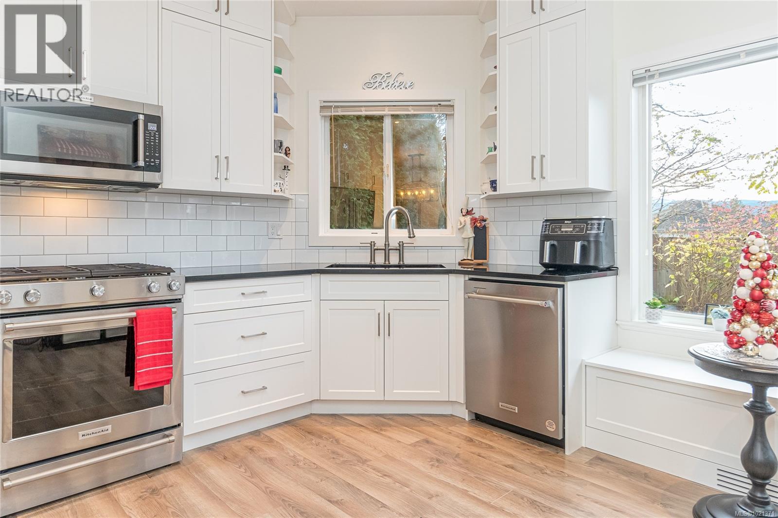 6153 Garside Rd, Nanaimo