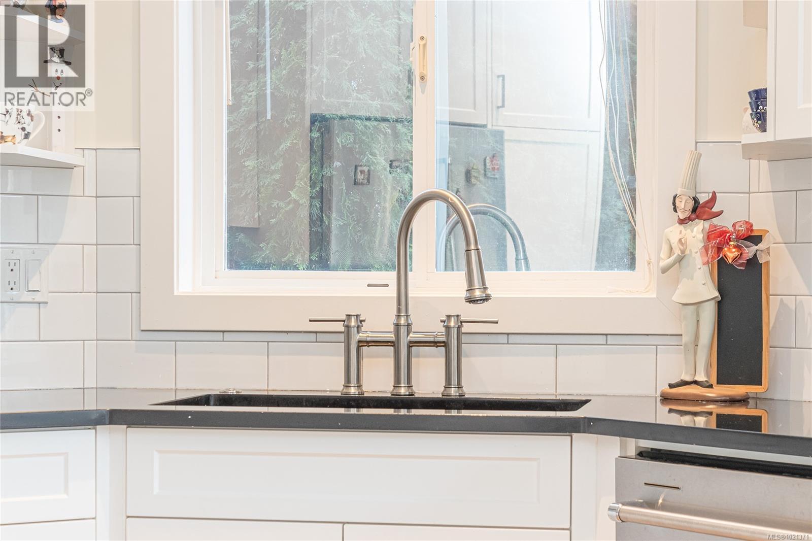 6153 Garside Rd, Nanaimo