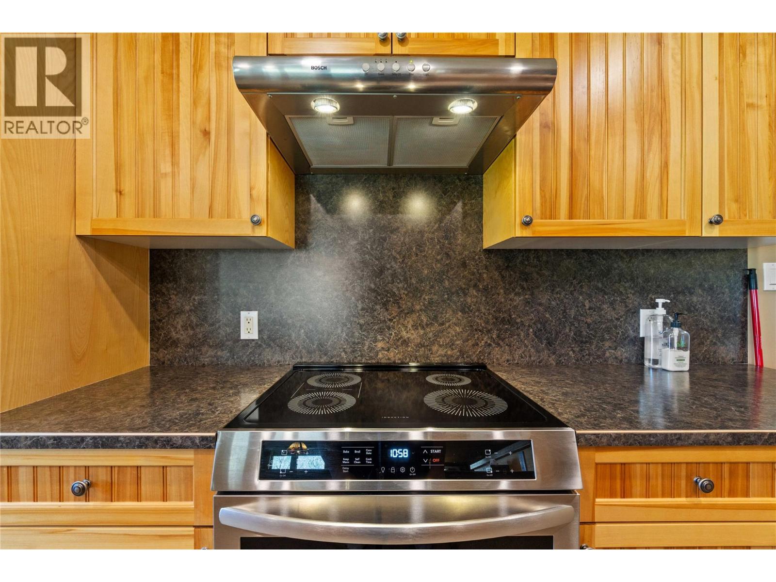  152 Salmon River Road, Salmon Arm