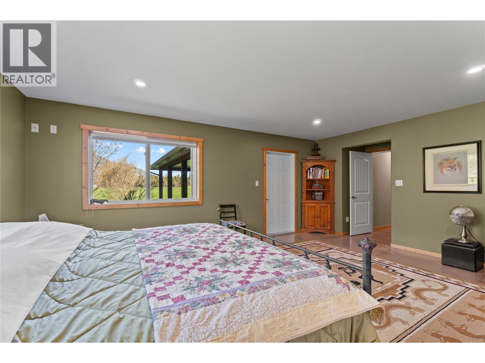  152 Salmon River Road, Salmon Arm